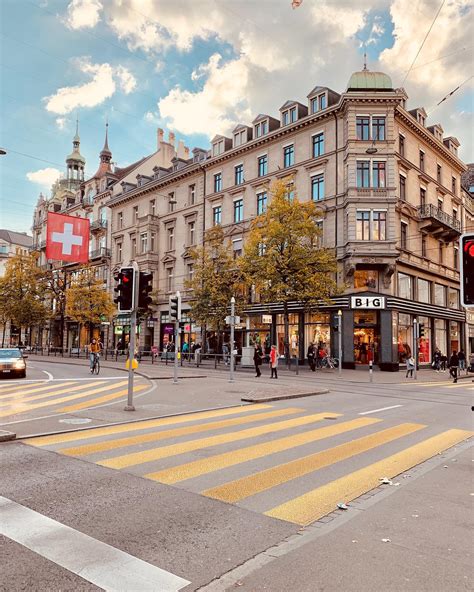 Bahnhofstrasse – Zurich's Shopping Boulevard .